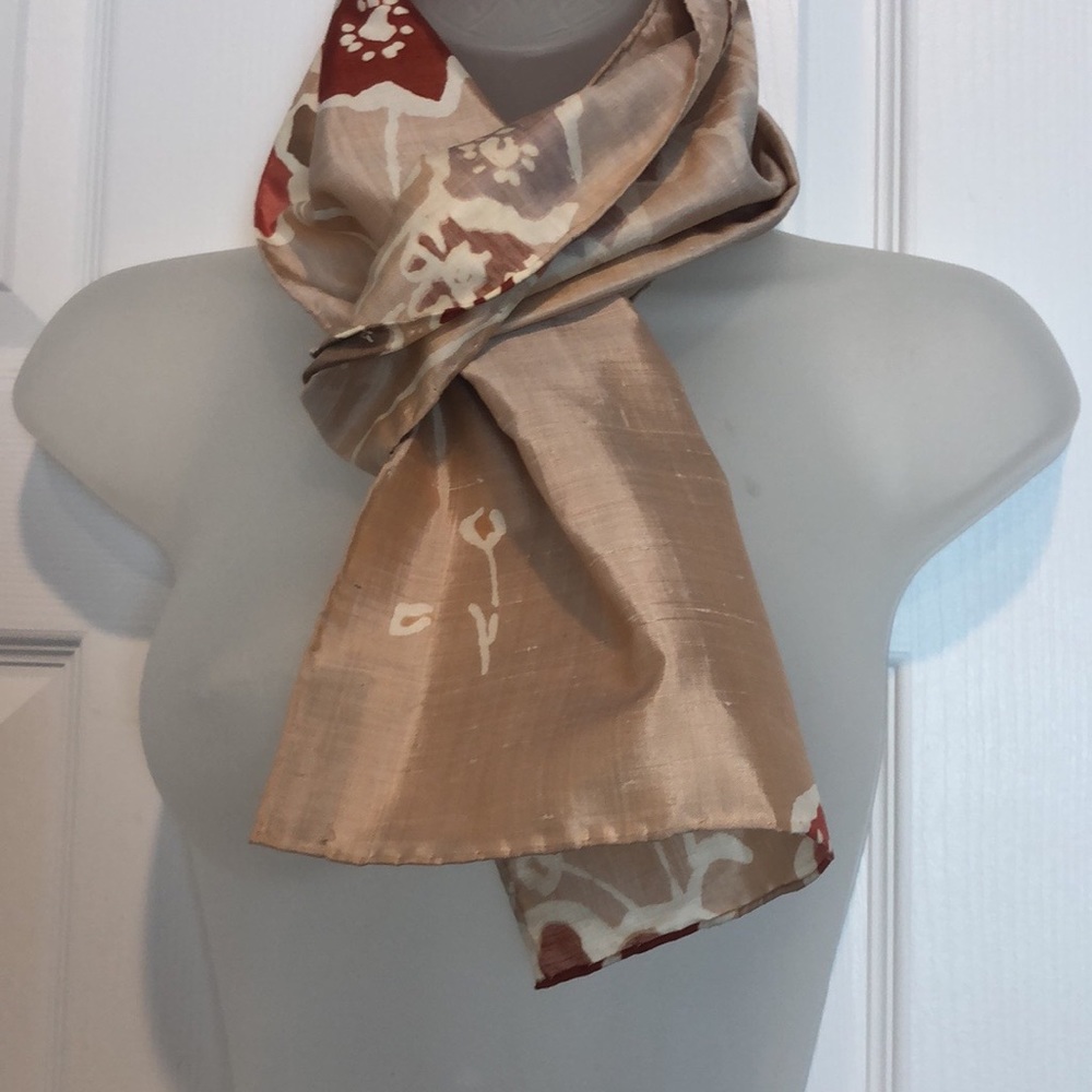 Jim Thompson Stunning Thai Silk Scarf Wrap. Elegant Poppy Flowers Design